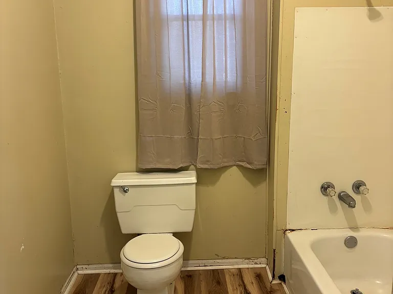 304 Carmel Dr — Photo 9