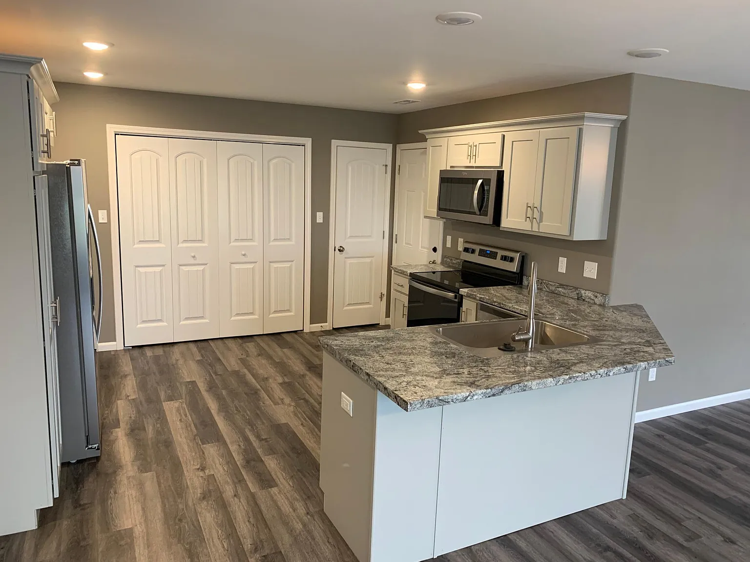 727 Valley View Ct, Farmington — Photo 4