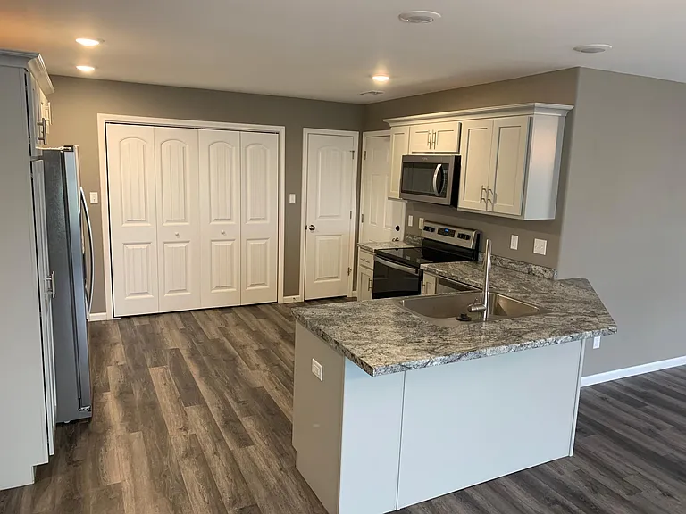727 Valley View Ct — Photo 4