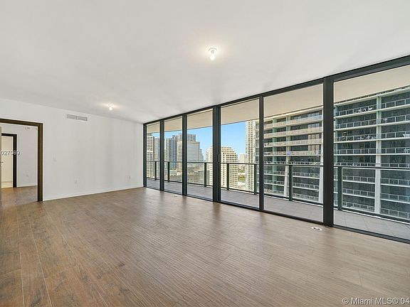 2nd image of 1000 Brickell Plz #2909