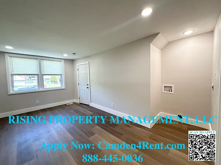 1566 Bradley Ave — Photo 5
