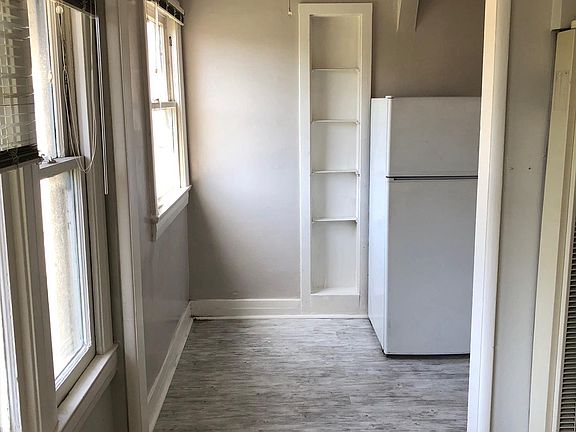 3rd image of 2731 E 6th St APT C