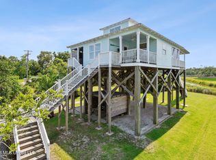 762 N 2nd St, Bay Saint Louis, MS 39520