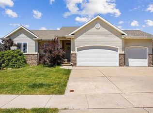 103 Whispering Wind Ln, Center Point, IA 52213