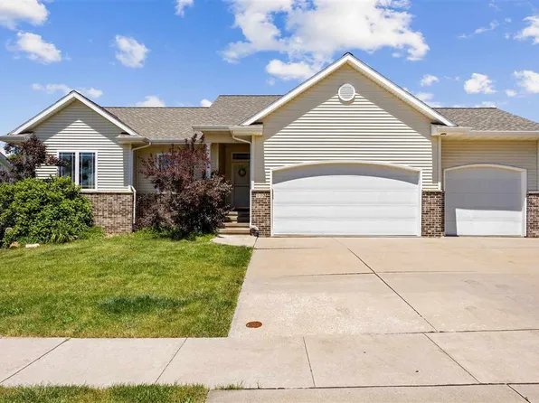 103 Whispering Wind Ln, Center Point, IA 52213