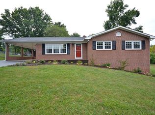 4504 Newbern Heights Dr, Pulaski, VA 24301