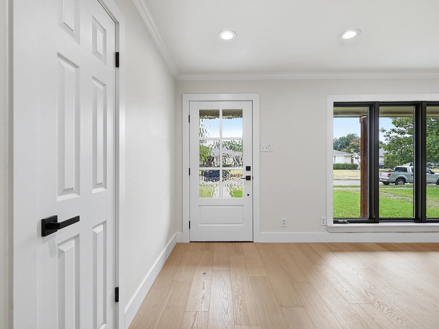 4 bed, 2077 sqft, $4,100 — Photo 4