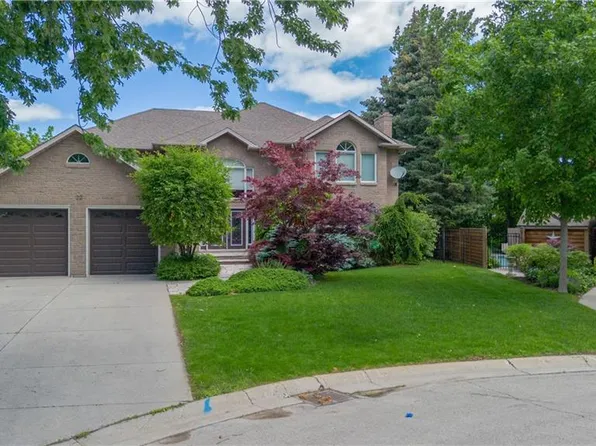 22 Burt Ct, Hamilton, ON L8G 3H4