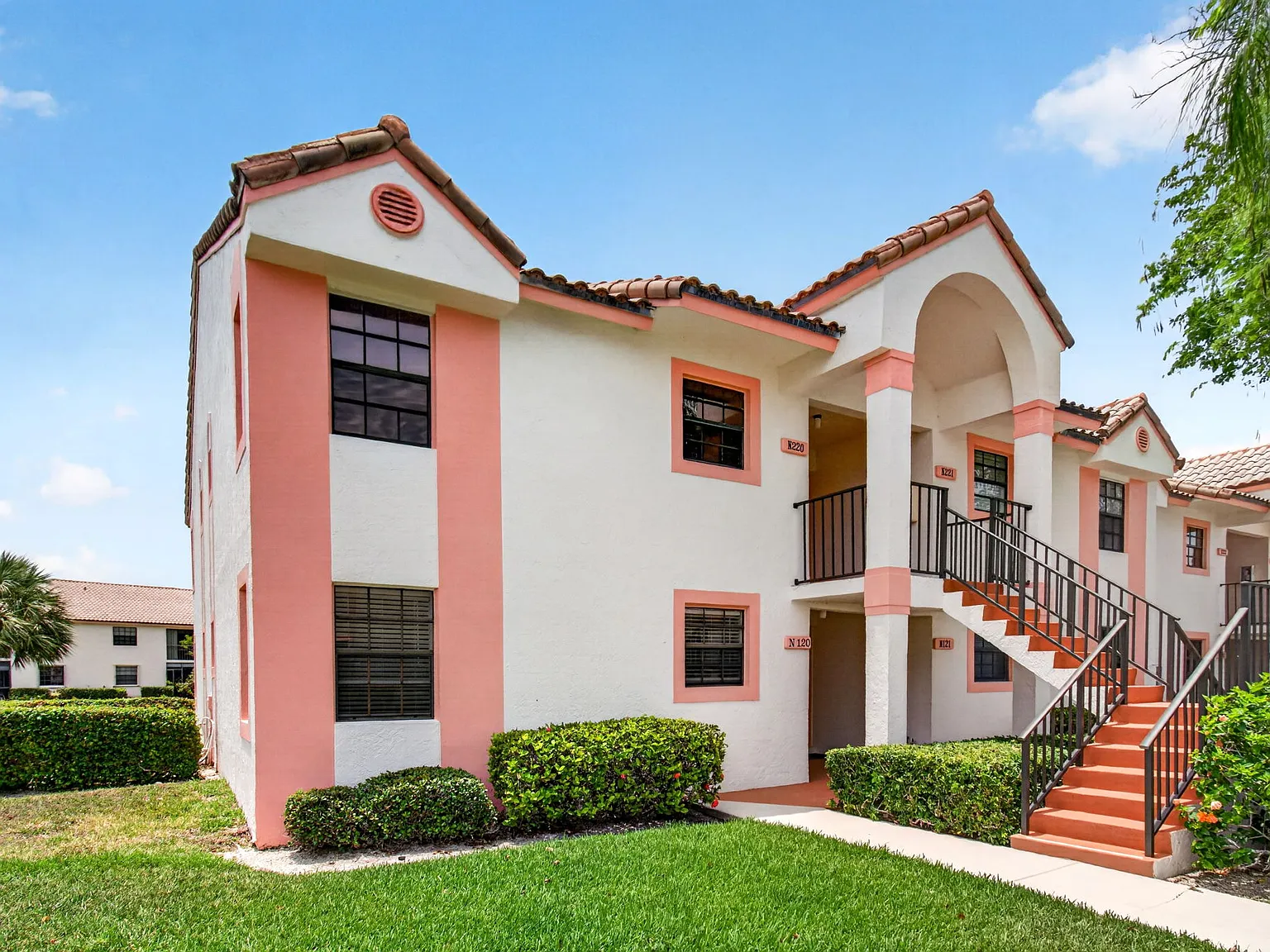 2 bed, 935 sqft, $3,000 — Photo 3