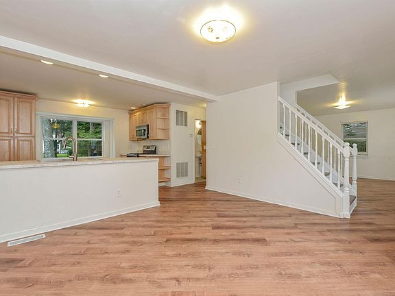 2nd image of 14 Bonnybill Dr