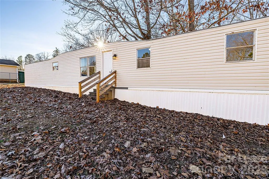 Building Photo - 126 Poe Dr