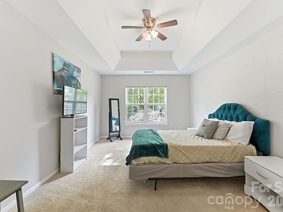 2nd image of 921 Grass Hollow Ct
