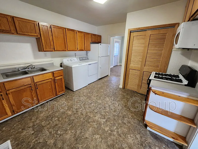2 bed, 1.0 bath, $975 — Photo 4