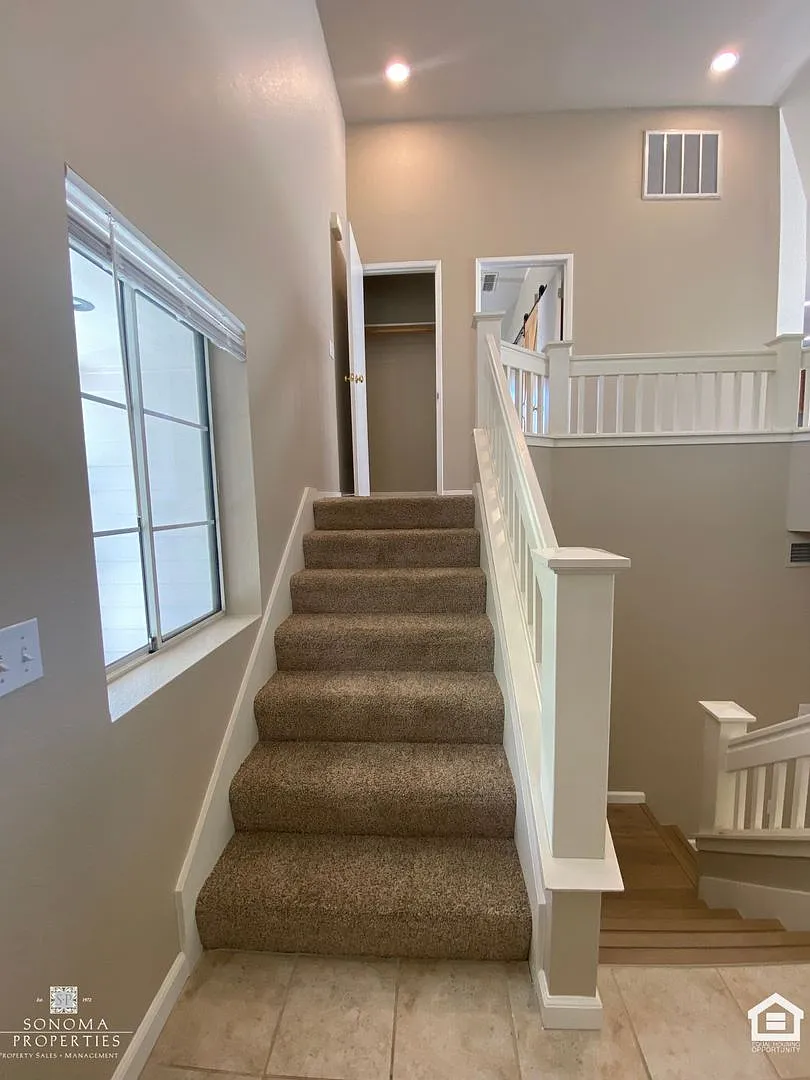 Light-Filled 3BD/2BA Home in Desirable Fryer Creek Neighborhood — Photo 2