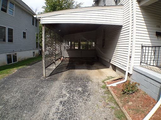 4th image of 132 E Lorain St