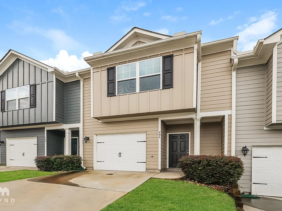 404 Highwood Ln