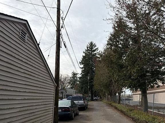 5th image of 10300 NE Hassalo St