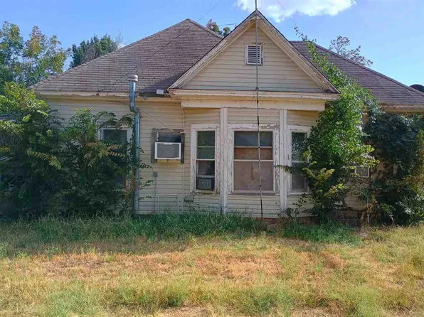 327 N 5th St, Chickasha, OK 73018