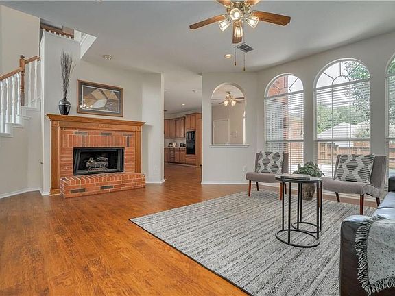 4th image of 2921 Moody Dr