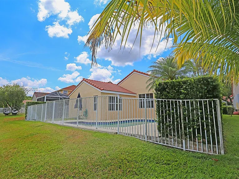873 Sand Creek Cir — Photo 32