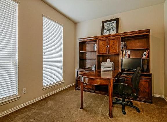 3rd image of 257 Bloomsbury Dr