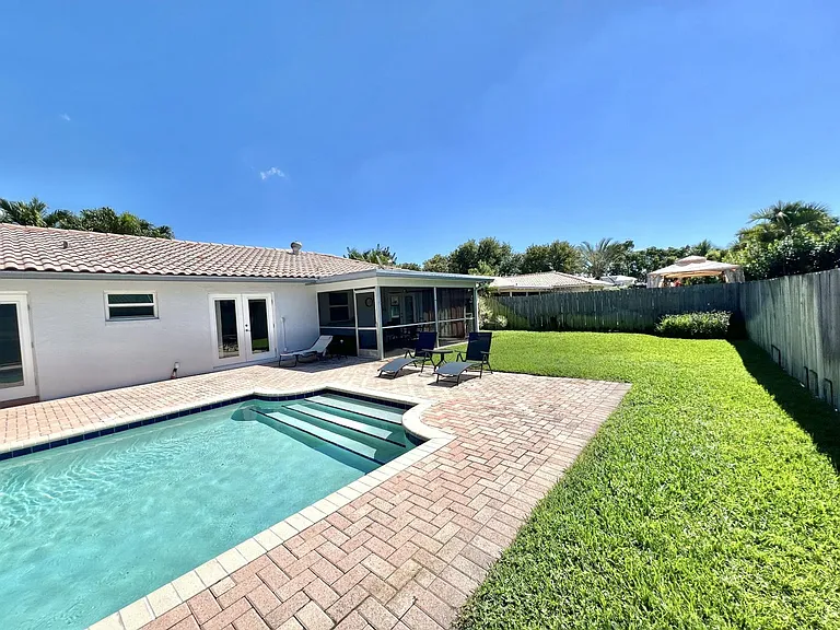 3289 NW 25th Way — Photo 15