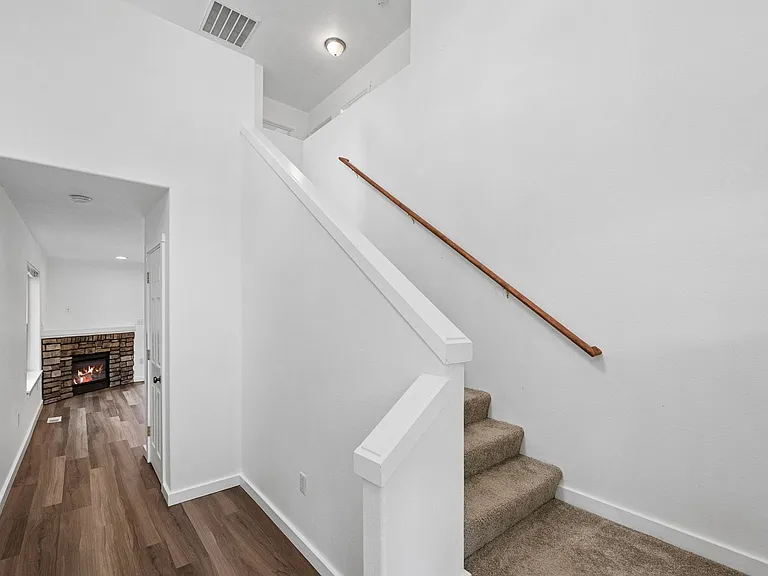Roberts Court Townhomes — Photo 21