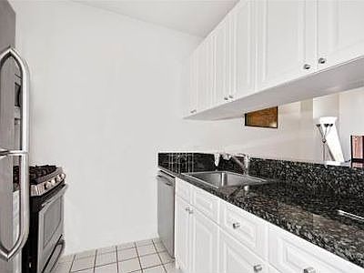 2nd image of 35 W 33rd St APT 5C