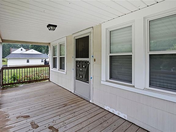 2nd image of 2935 NE Walnut Rd