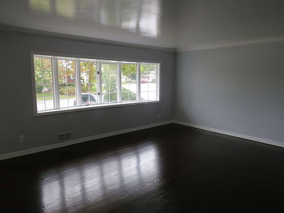3rd image of 21 Cambridge Dr