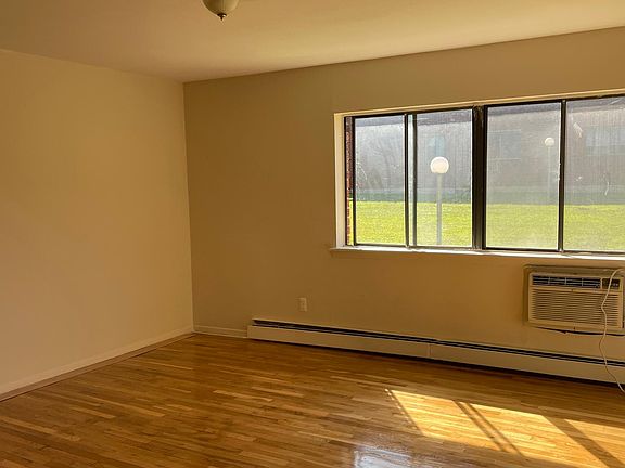 4th image of 103 Lyman Ave #1C