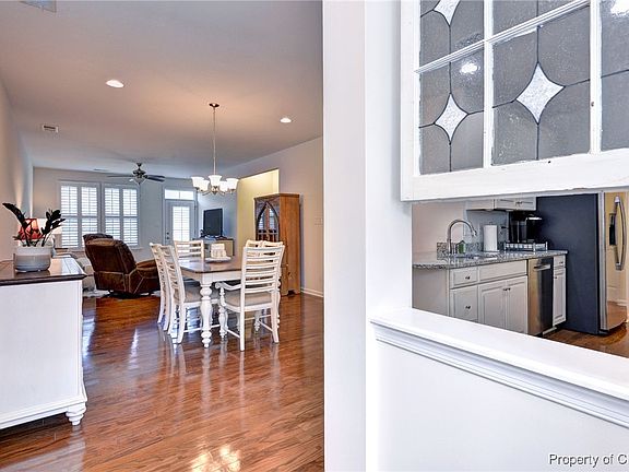 5th image of 104 Gaston Ln