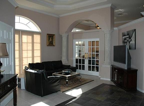 2nd image of 2566 Jardin Pl