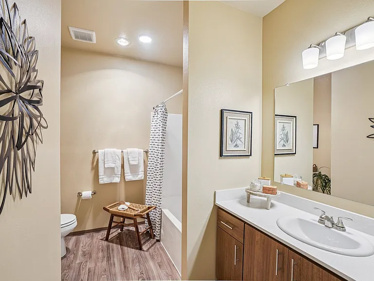LIBERTY CREST APARTMENTS — Photo 26