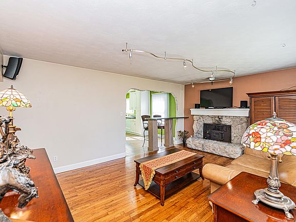 4th image of 33 N Charles Ave