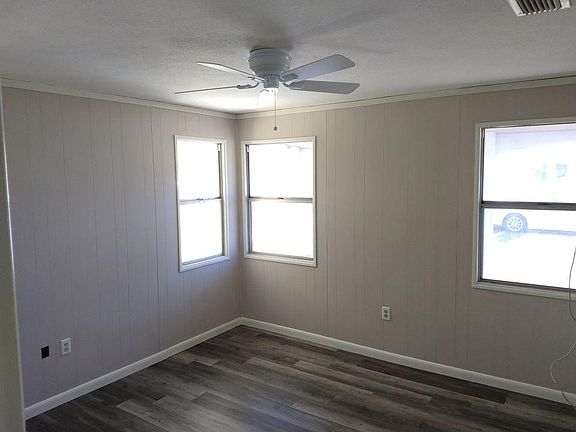 3rd image of 419 Parkland Ave #419