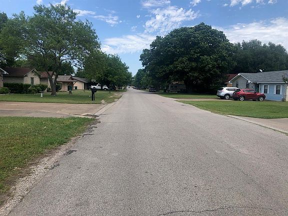3rd image of 804 Green Pastures Dr