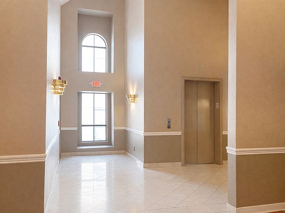 3rd image of 35 Linden Ave APT 512