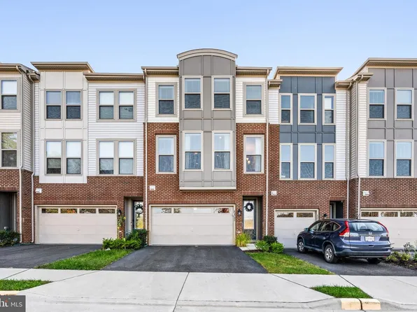 42385 Dogwood Glen Sq, Sterling, VA 20166