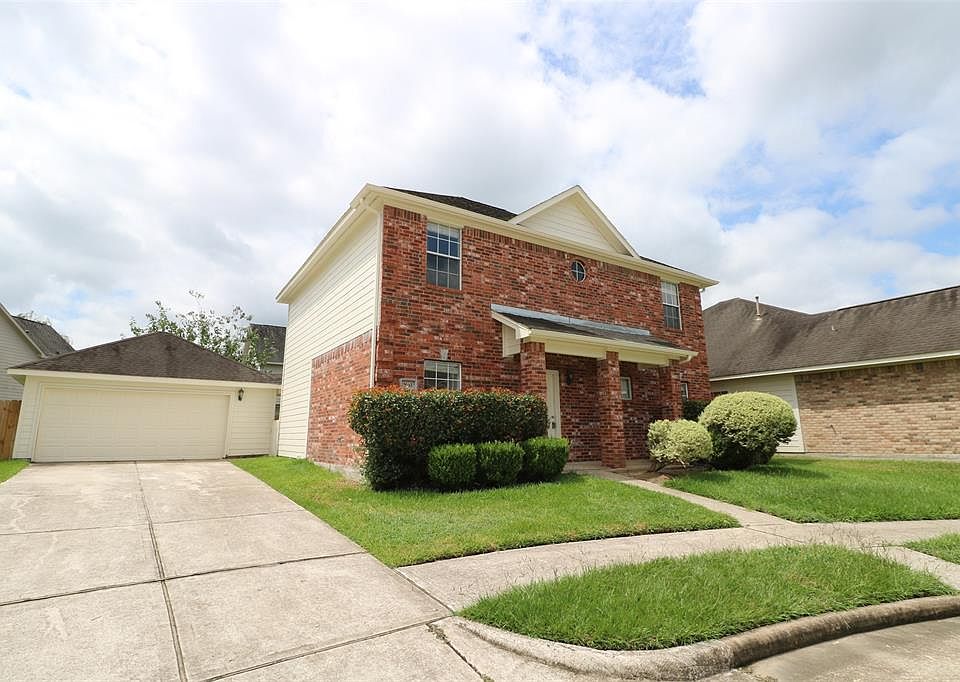 1st image of 1911 Oak Hollow Ct