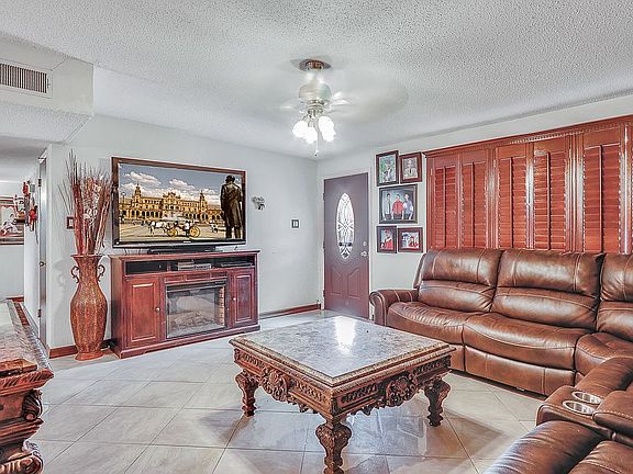 3rd image of 10569 Murphy St