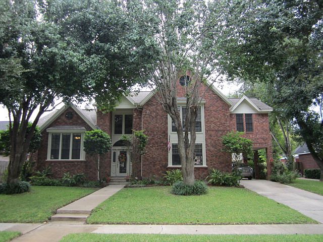 1st image of 305 Woodridge Dr