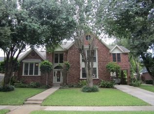 305 Woodridge Dr, Victoria, TX 77904