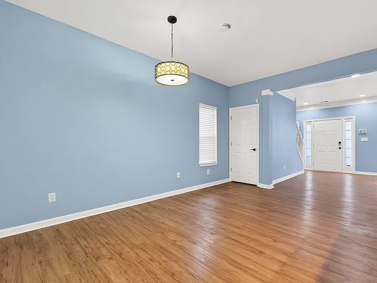 5495 Hampton Ct — Photo 3