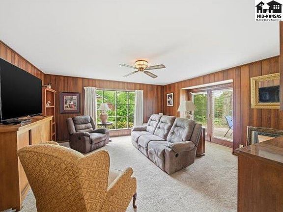 5th image of 608 W 8th St