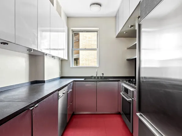 27 East 95th Street image 2 of 12