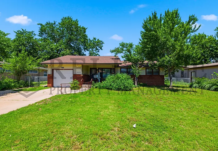 2425 N Marigold Ln — Photo 1