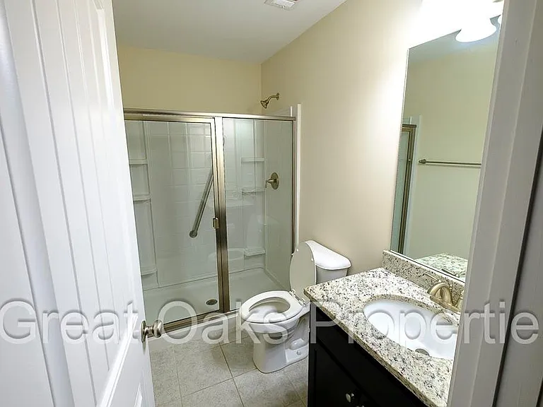 108 Wellington Cir — Photo 9