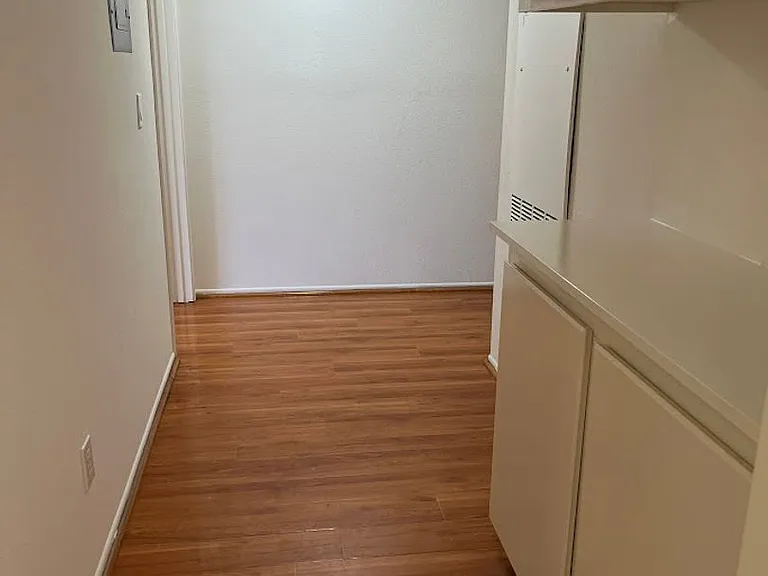 111 S Acacia Ave — Photo 36