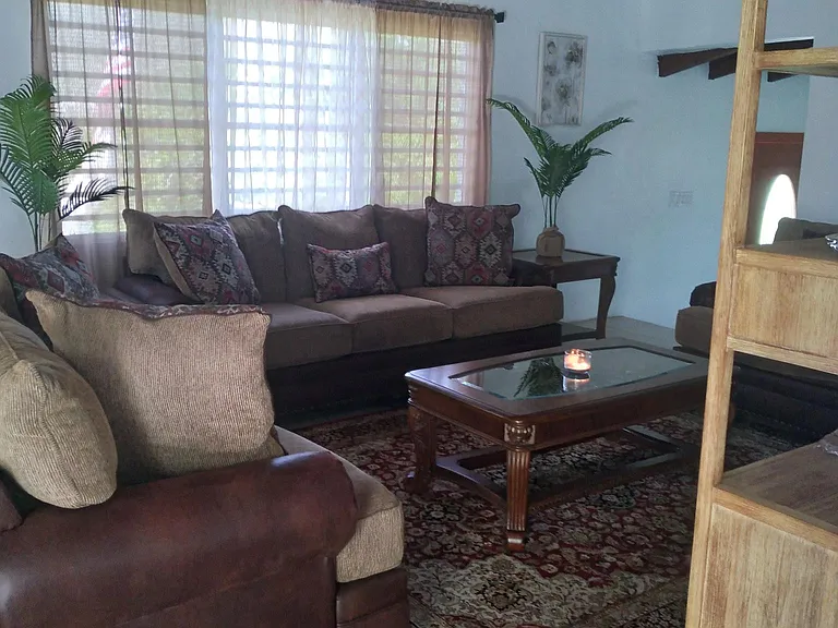 24 Estate Thomas — Photo 2